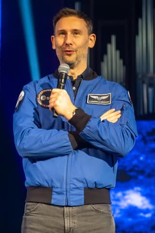 Slawosz Uznanski Wisniewski. IGNIS - Poland Reaches for the Stars. 16.12.2025