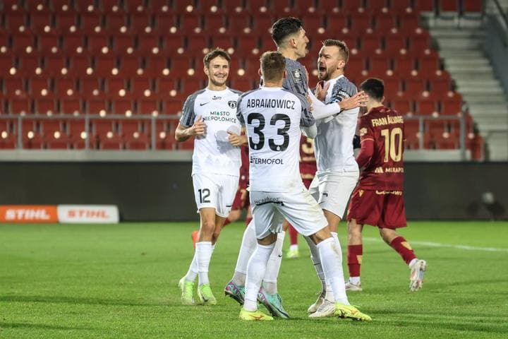Football. PKO BP Ekstraklasa. Puszcza Niepolomice - Widzew Lodz. 25.11.2024
