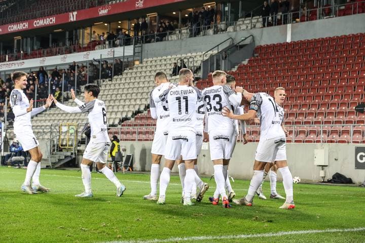Football. PKO BP Ekstraklasa. Puszcza Niepolomice - Lech Poznan. 02.11.2024