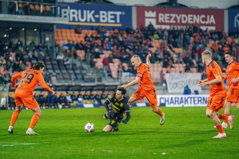 Football. PKO BP Ekstraklasa. Bruk-Bet Termalica Nieciecza - Arka Gdynia. 21.11.2025