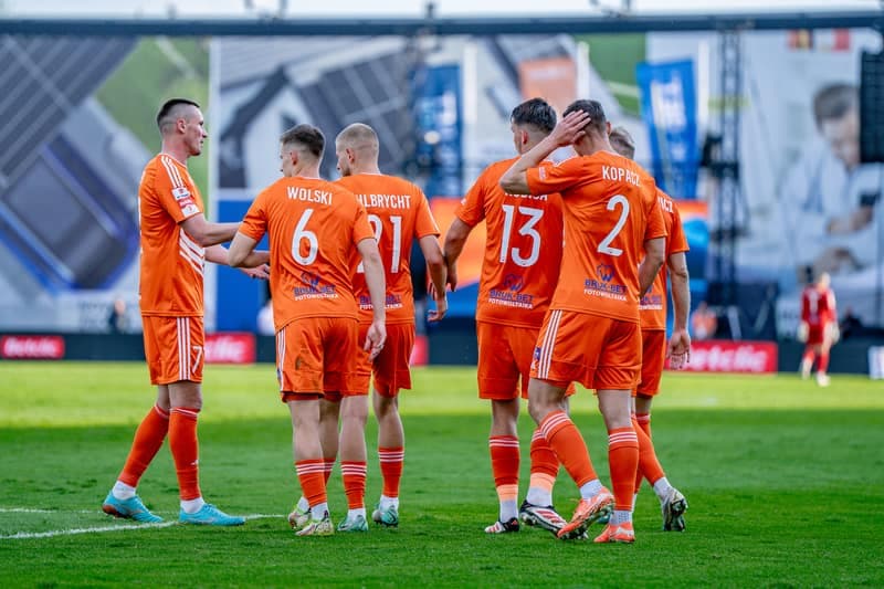 Football. Betclic I Liga. Bruk-Bet Termalica Nieciecza - Kotwica Kolobrzeg. 25.04.2025