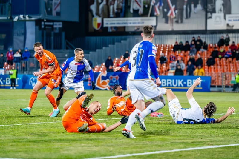 Football. Betclic 1 Liga. Bruk-Bet Termalica Nieciecza - Pogon Siedlce. 22.02.2025