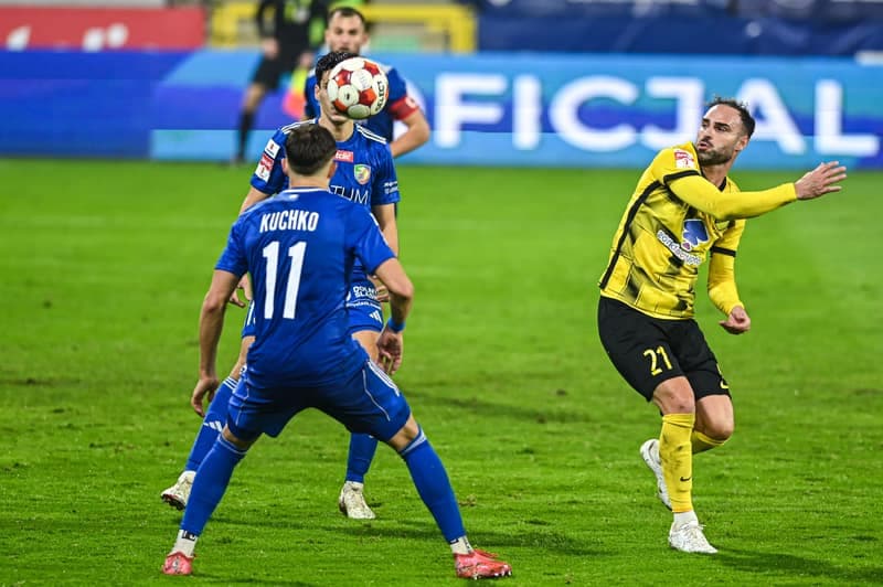 Football. Betclic 1 Liga. Miedz Legnica - Wieczysta Krakow. 02.11.2025