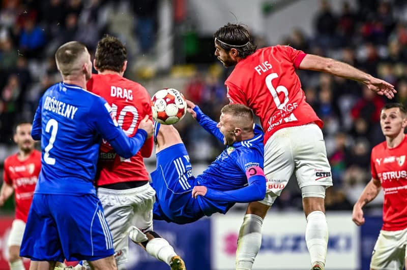 Football. Betclic 1 liga. Miedz Legnica - Pogon Siedlce. 17.10.2025