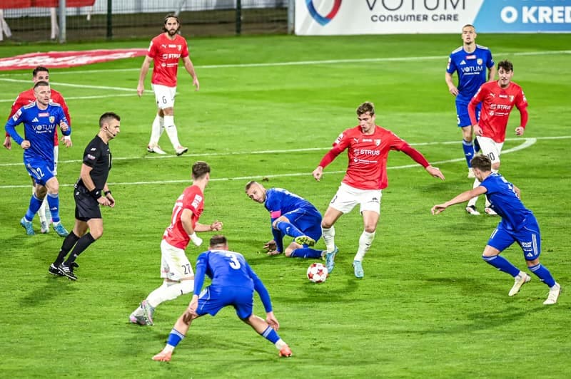 Football. Betclic 1 liga. Miedz Legnica - Pogon Siedlce. 17.10.2025