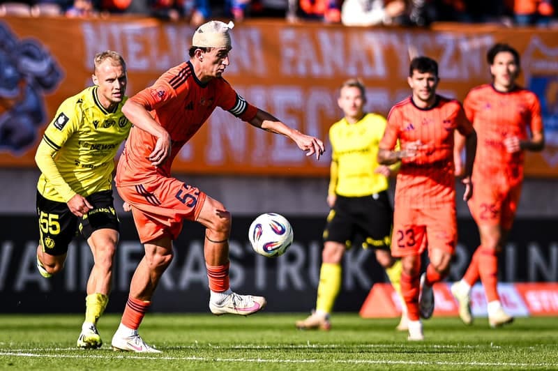 Football. PKO BP Ekstraklasa. Bruk-Bet Termalica Nieciecza - Widzew Lodz. 04.10.2025