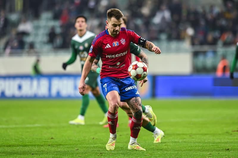 Football. STS Puchar Polski. Slask Wroclaw - Rakow Czestochowa. 03.12.2025
