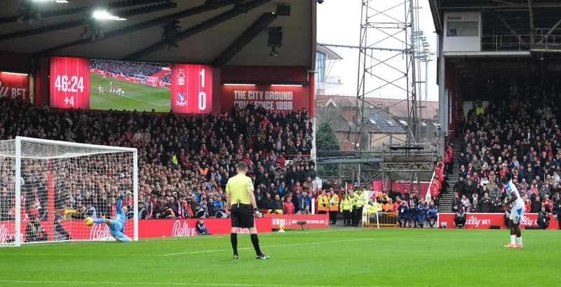 Football. Premier League. Nottingham Forest - Crystal Palace. 26.02.2001