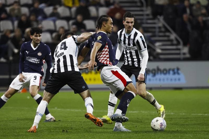 Football. Eredivisie. Heracles Almelo - PSV. 28.02.2026