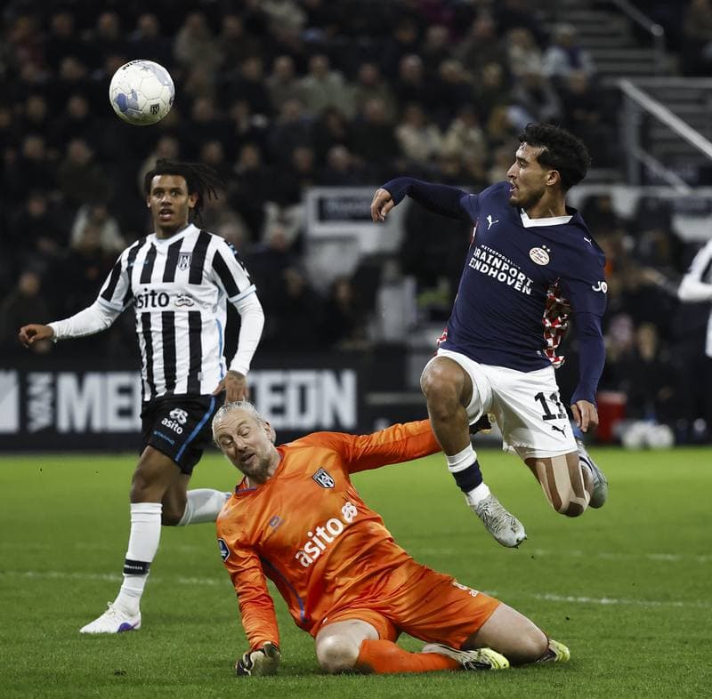 Football. Eredivisie. Heracles Almelo - PSV. 28.02.2026