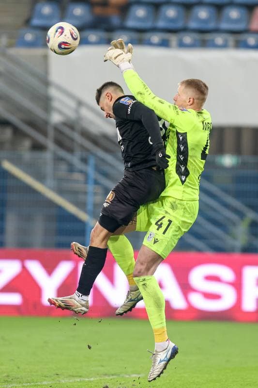 Football. STS Puchar Polski. Piast Gliwice - Lech Poznan. 03.12.2025