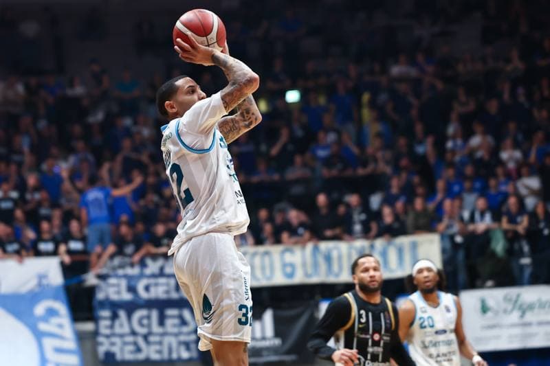 Basketball. LBA Lega Basket Serie A. Acqua S.Bernardo Cantu - Dolomiti Energia Trentino. 15.02.2026