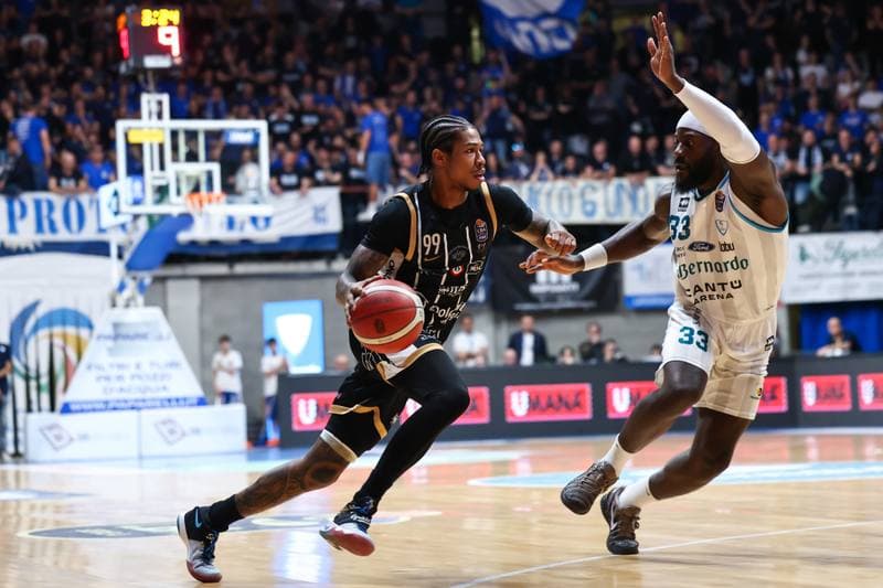 Basketball. LBA Lega Basket Serie A. Acqua S.Bernardo Cantu - Dolomiti Energia Trentino. 15.02.2026