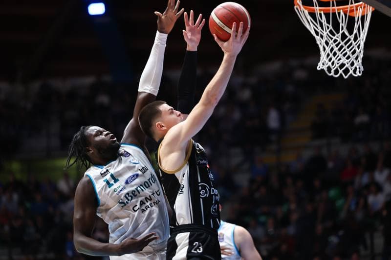 Basketball. LBA Lega Basket Serie A. Acqua S.Bernardo Cantu - Dolomiti Energia Trentino. 15.02.2026