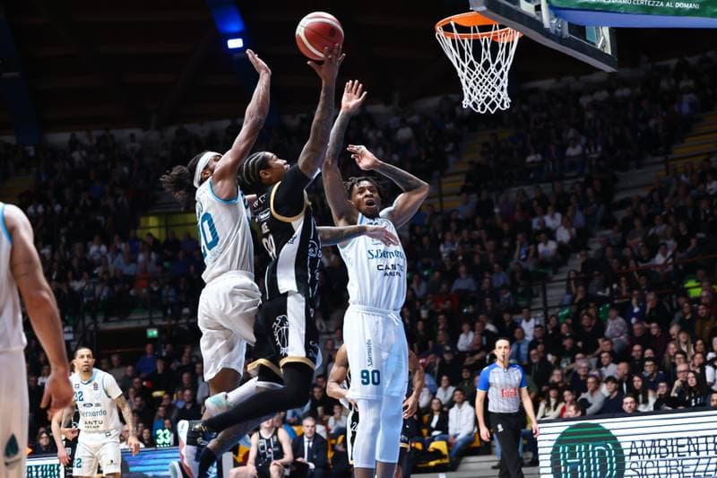 Basketball. LBA Lega Basket Serie A. Acqua S.Bernardo Cantu - Dolomiti Energia Trentino. 15.02.2026
