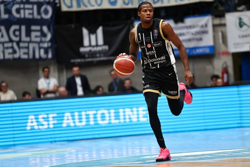 Basketball. LBA Lega Basket Serie A. Acqua S.Bernardo Cantu - Dolomiti Energia Trentino. 15.02.2026