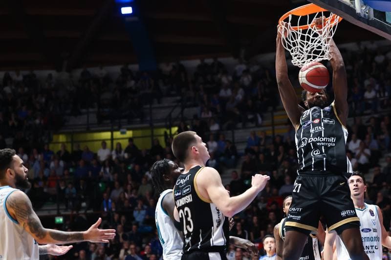 Basketball. LBA Lega Basket Serie A. Acqua S.Bernardo Cantu - Dolomiti Energia Trentino. 15.02.2026