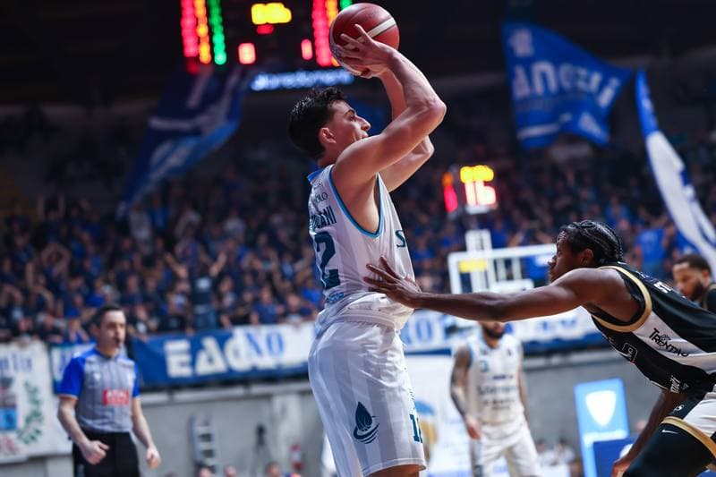 Basketball. LBA Lega Basket Serie A. Acqua S.Bernardo Cantu - Dolomiti Energia Trentino. 15.02.2026