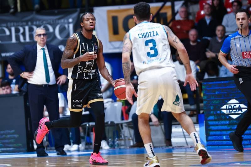 Basketball. LBA Lega Basket Serie A. Acqua S.Bernardo Cantu - Dolomiti Energia Trentino. 15.02.2026
