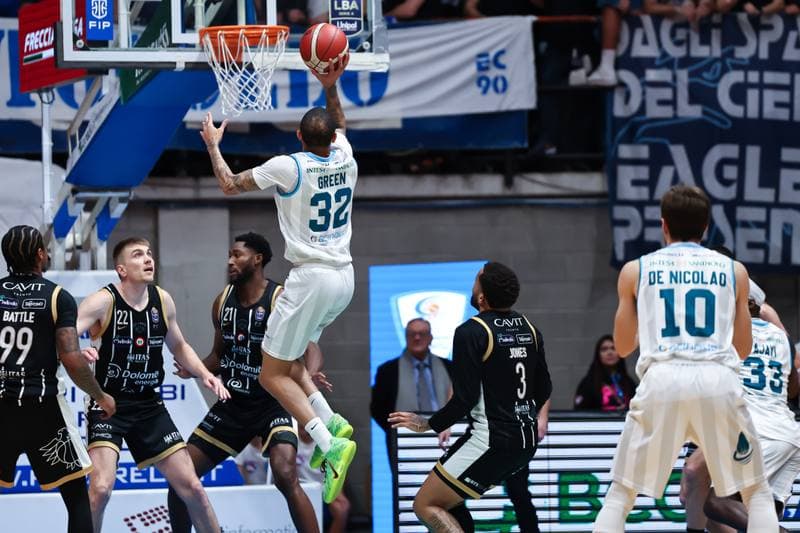 Basketball. LBA Lega Basket Serie A. Acqua S.Bernardo Cantu - Dolomiti Energia Trentino. 15.02.2026