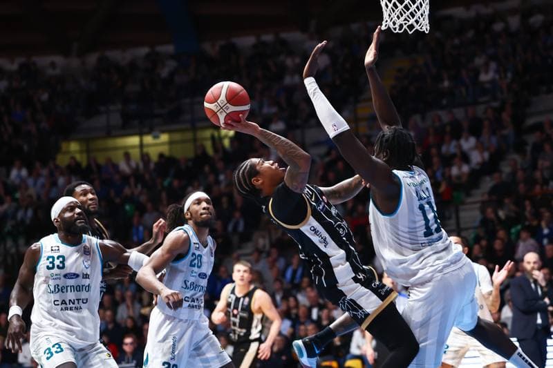 Basketball. LBA Lega Basket Serie A. Acqua S.Bernardo Cantu - Dolomiti Energia Trentino. 15.02.2026