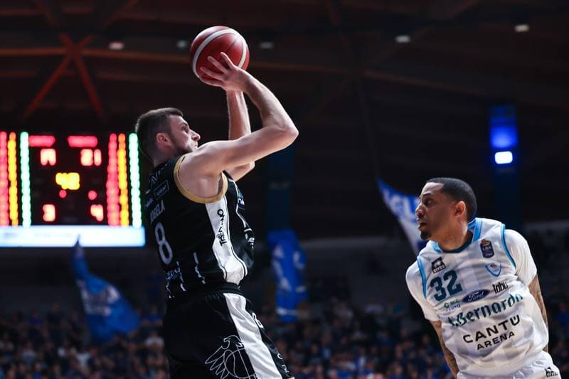 Basketball. LBA Lega Basket Serie A. Acqua S.Bernardo Cantu - Dolomiti Energia Trentino. 15.02.2026