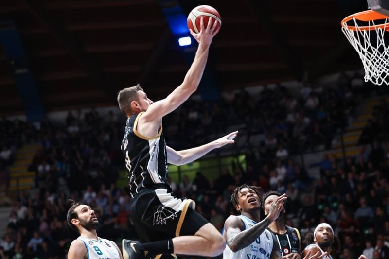 Basketball. LBA Lega Basket Serie A. Acqua S.Bernardo Cantu - Dolomiti Energia Trentino. 15.02.2026