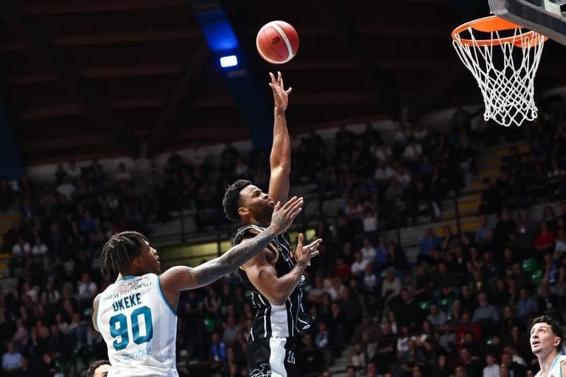 Basketball. LBA Lega Basket Serie A. Acqua S.Bernardo Cantu - Dolomiti Energia Trentino. 15.02.2026