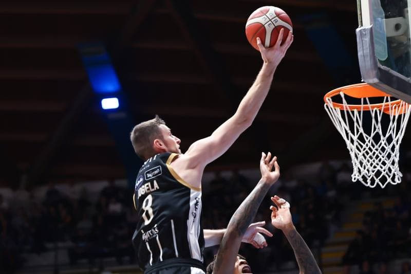 Basketball. LBA Lega Basket Serie A. Acqua S.Bernardo Cantu - Dolomiti Energia Trentino. 15.02.2026