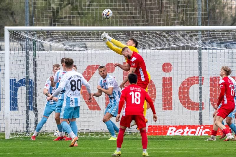 Football. Betclick 2 Liga. Swit Szczecin - Wisla Pulawy. 11.04.2025