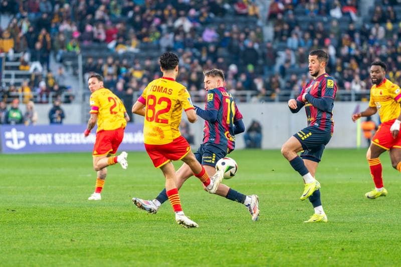 Football. PKO BP Ekstraklasa. Pogon Szczecin - Jagiellonia Bialystok. 01.12.2024