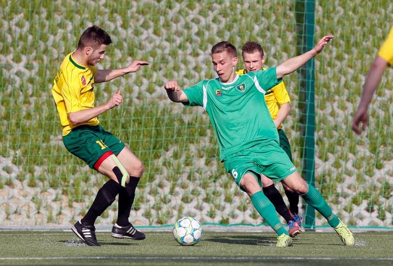 Football. IV Liga. GKS II Katowice - Drzewiarz Jasienica. 07.04.2014