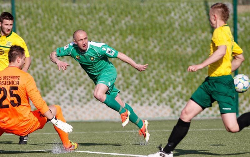 Football. IV Liga. GKS II Katowice - Drzewiarz Jasienica. 07.04.2014