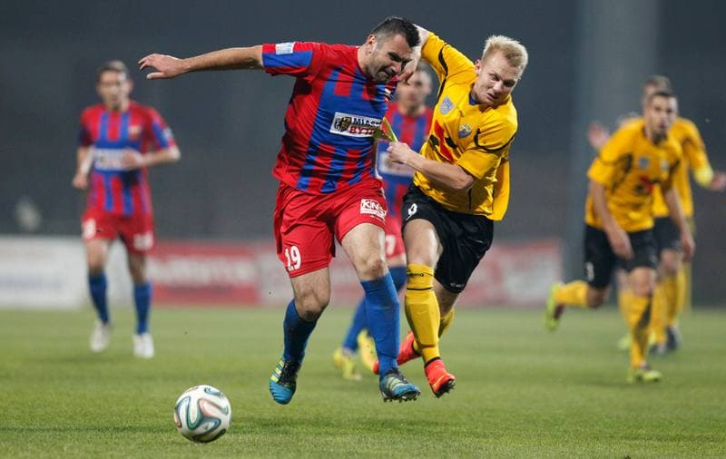 Football. III Liga Opolsko - Slaska. Polonia Bytom - Polonia Laziska Gorne. 11.11.2014