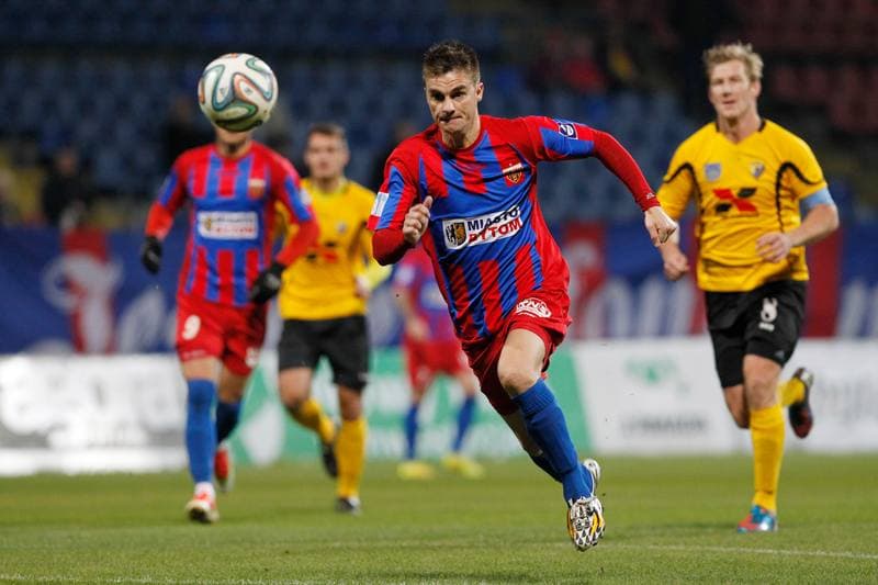 Football. III Liga Opolsko - Slaska. Polonia Bytom - Polonia Laziska Gorne. 11.11.2014