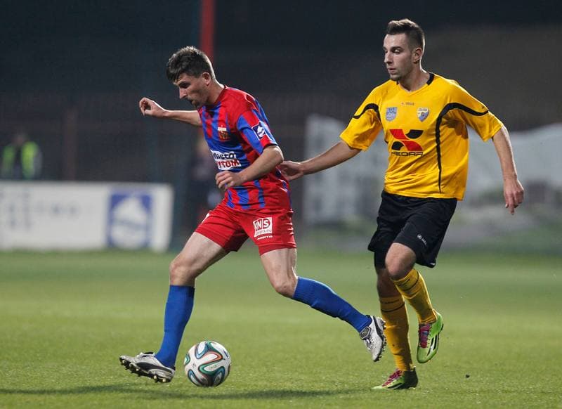 Football. III Liga Opolsko - Slaska. Polonia Bytom - Polonia Laziska Gorne. 11.11.2014