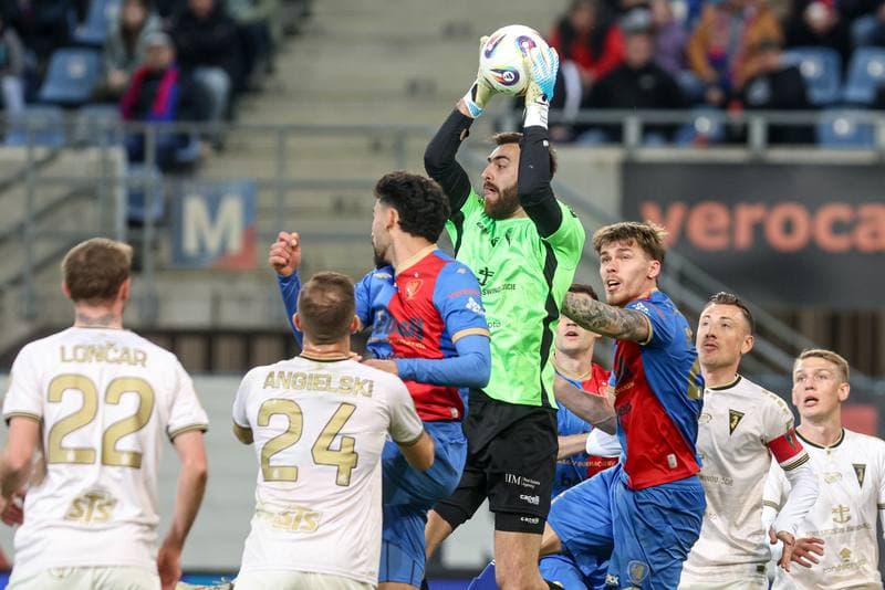 Football. PKO BP Ekstraklasa. Piast Gliwice - Pogon Szczecin. 13.04.2026