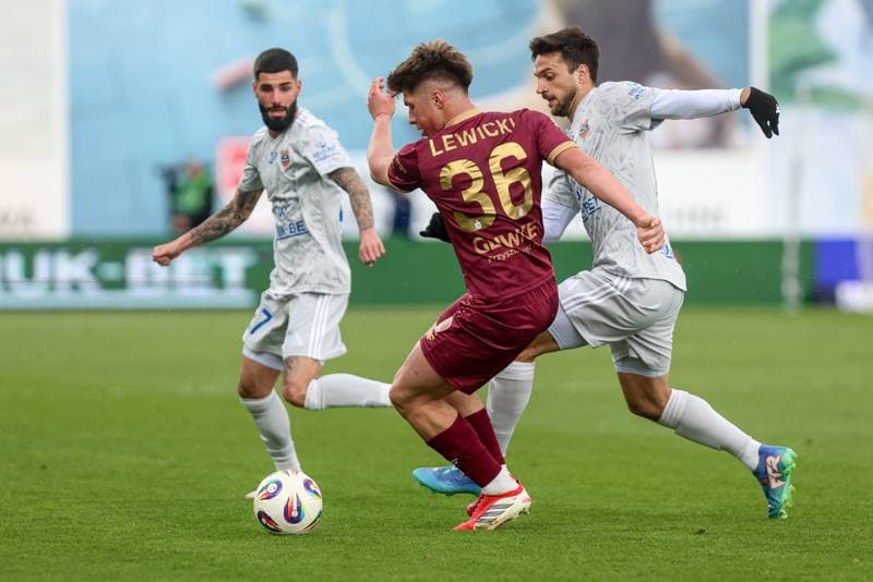 Football. PKO BP Ekstraklasa. Bruk-Bet Termalica Nieciecza - Piast Gliwice. 06.04.2026