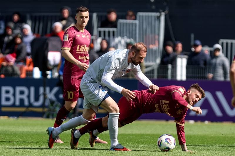 Football. PKO BP Ekstraklasa. Bruk-Bet Termalica Nieciecza - Piast Gliwice. 06.04.2026