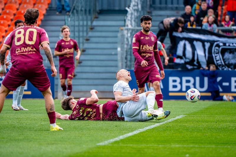 Football. PKO BP Ekstraklasa. Bruk-Bet Termalica Nieciecza - Piast Gliwice. 06.04.2026