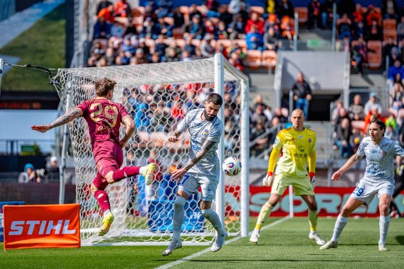 Football. PKO BP Ekstraklasa. Bruk-Bet Termalica Nieciecza - Piast Gliwice. 06.04.2026