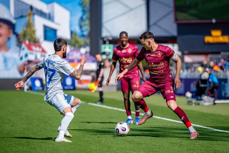 Football. PKO BP Ekstraklasa. Bruk-Bet Termalica Nieciecza - Piast Gliwice. 06.04.2026