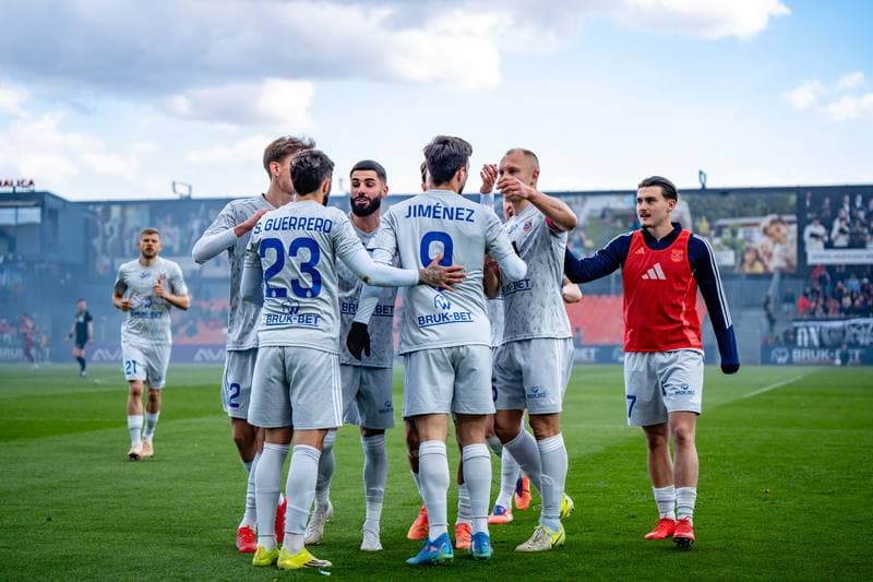 Football. PKO BP Ekstraklasa. Bruk-Bet Termalica Nieciecza - Piast Gliwice. 06.04.2026