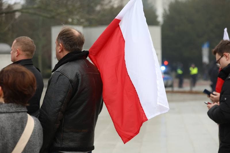 Slawomir Mentzen. Picket in front of the Sejm against the government's policy towards Ukraine. 19.12.2025