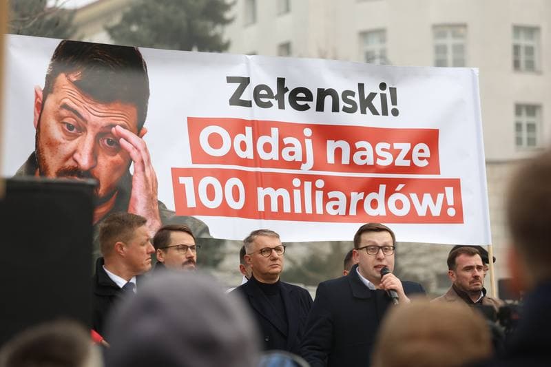 Slawomir Mentzen. Picket in front of the Sejm against the government's policy towards Ukraine. 19.12.2025