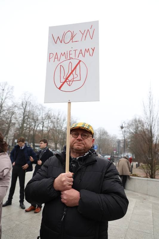 Slawomir Mentzen. Picket in front of the Sejm against the government's policy towards Ukraine. 19.12.2025
