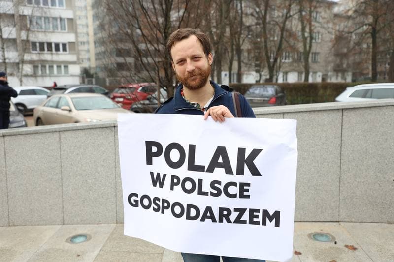 Slawomir Mentzen. Picket in front of the Sejm against the government's policy towards Ukraine. 19.12.2025