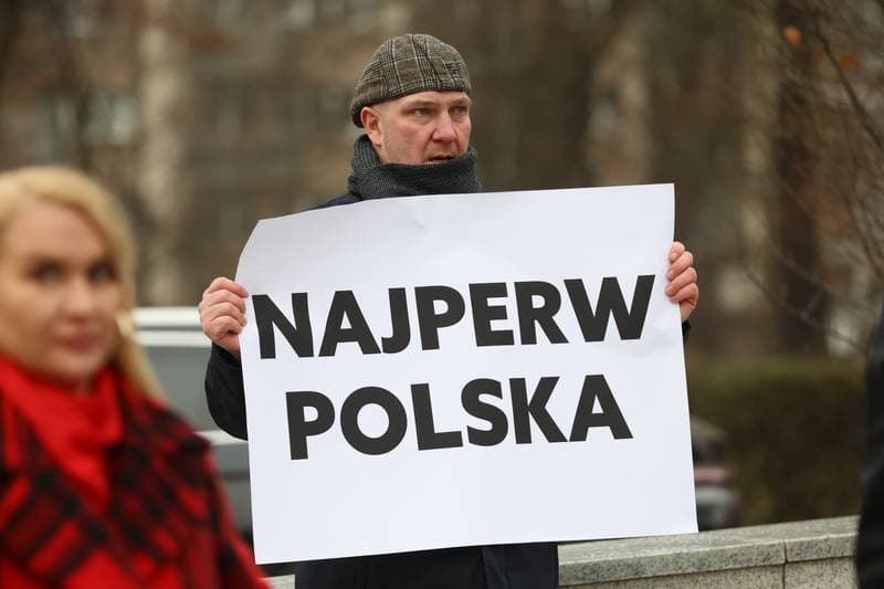 Slawomir Mentzen. Picket in front of the Sejm against the government's policy towards Ukraine. 19.12.2025