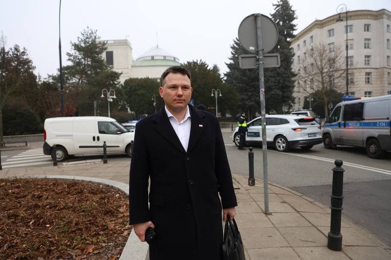 Slawomir Mentzen. Picket in front of the Sejm against the government's policy towards Ukraine. 19.12.2025