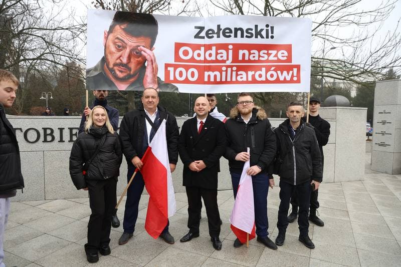 Slawomir Mentzen. Picket in front of the Sejm against the government's policy towards Ukraine. 19.12.2025